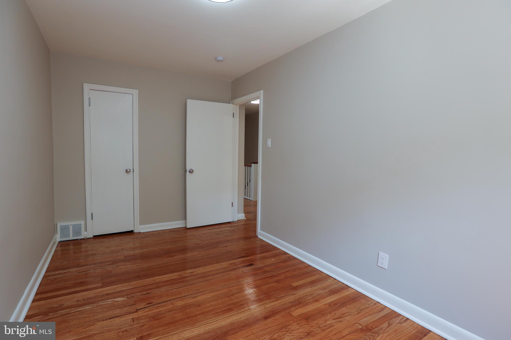 WALNUT HILL - Residential