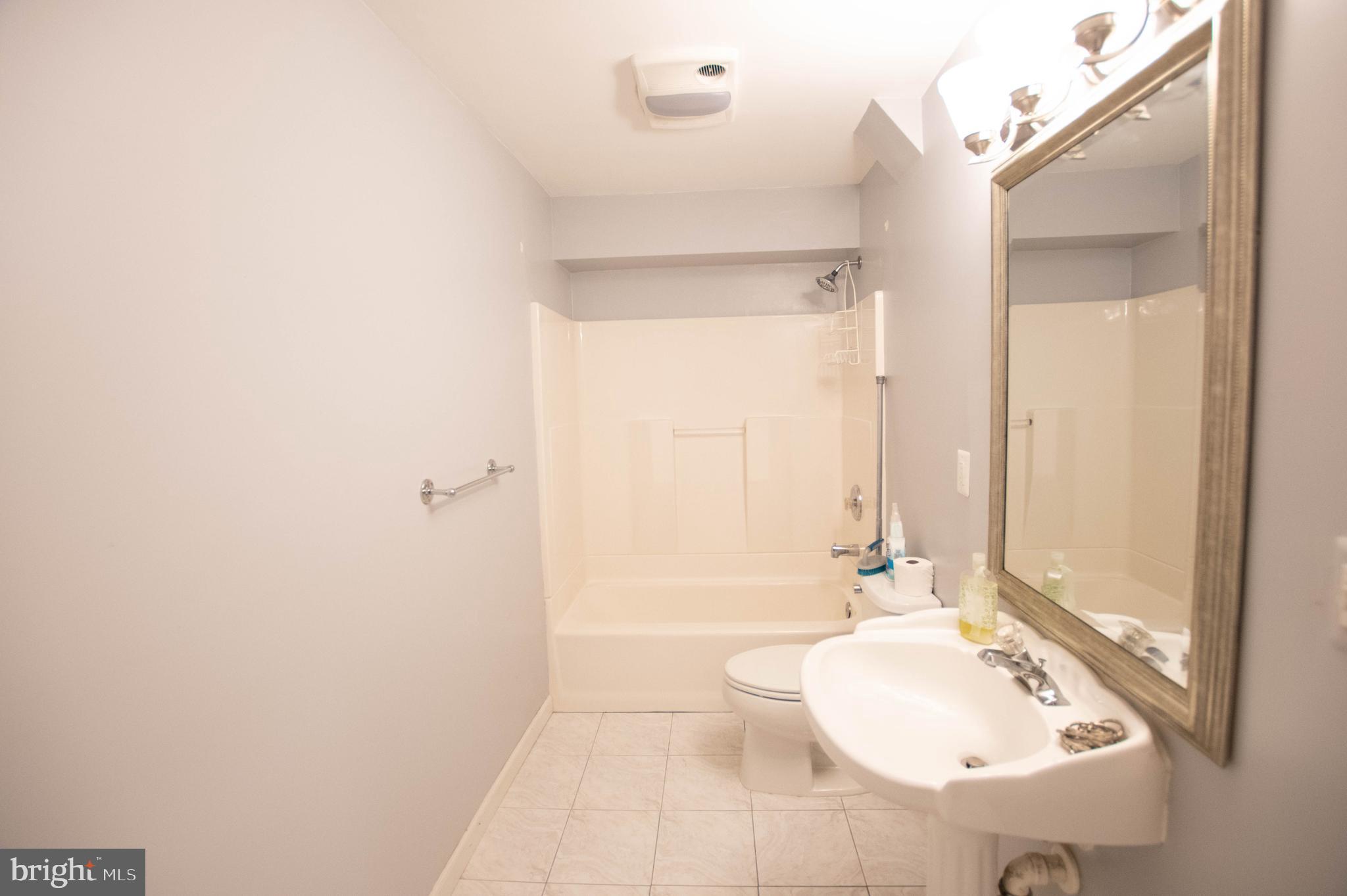 ASHBURN FARM - Residential Lease