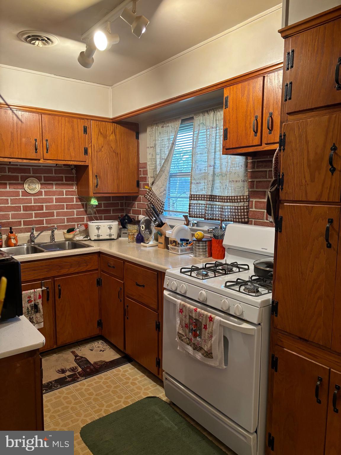 WESLEY AVENUE GARDEN - Residential