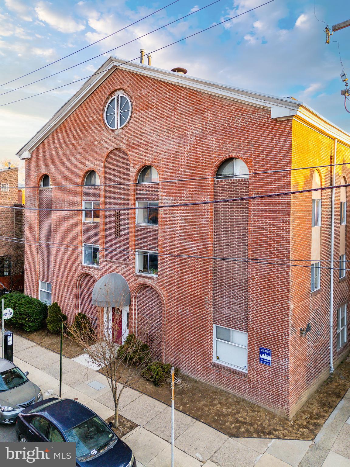 1112 LOMBARD STREET 20