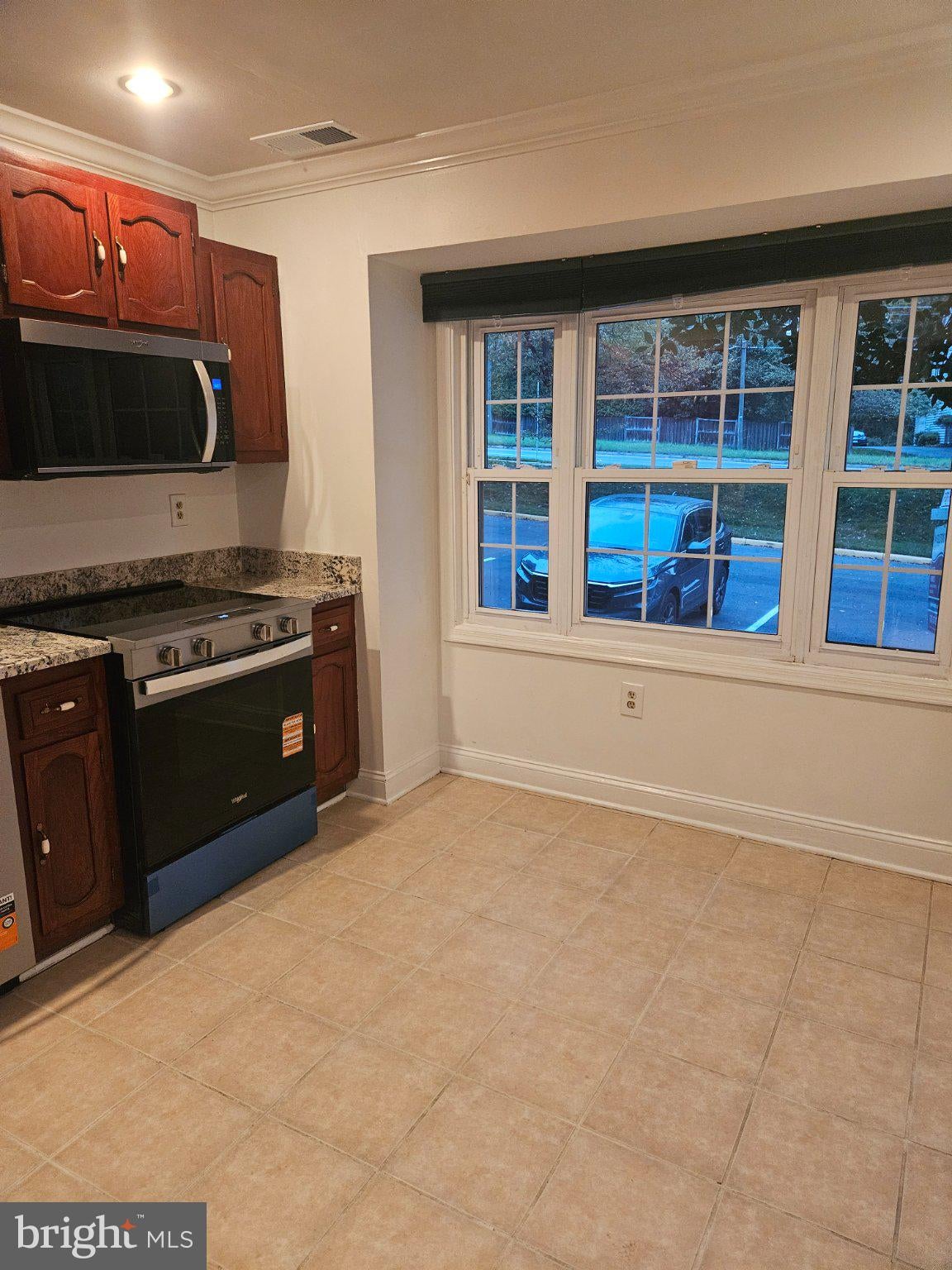 9927 BLAKE LANE