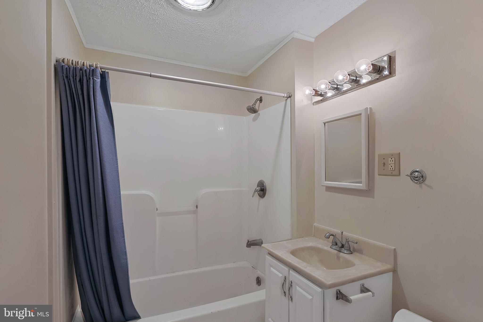 WEST SIDE - Residential