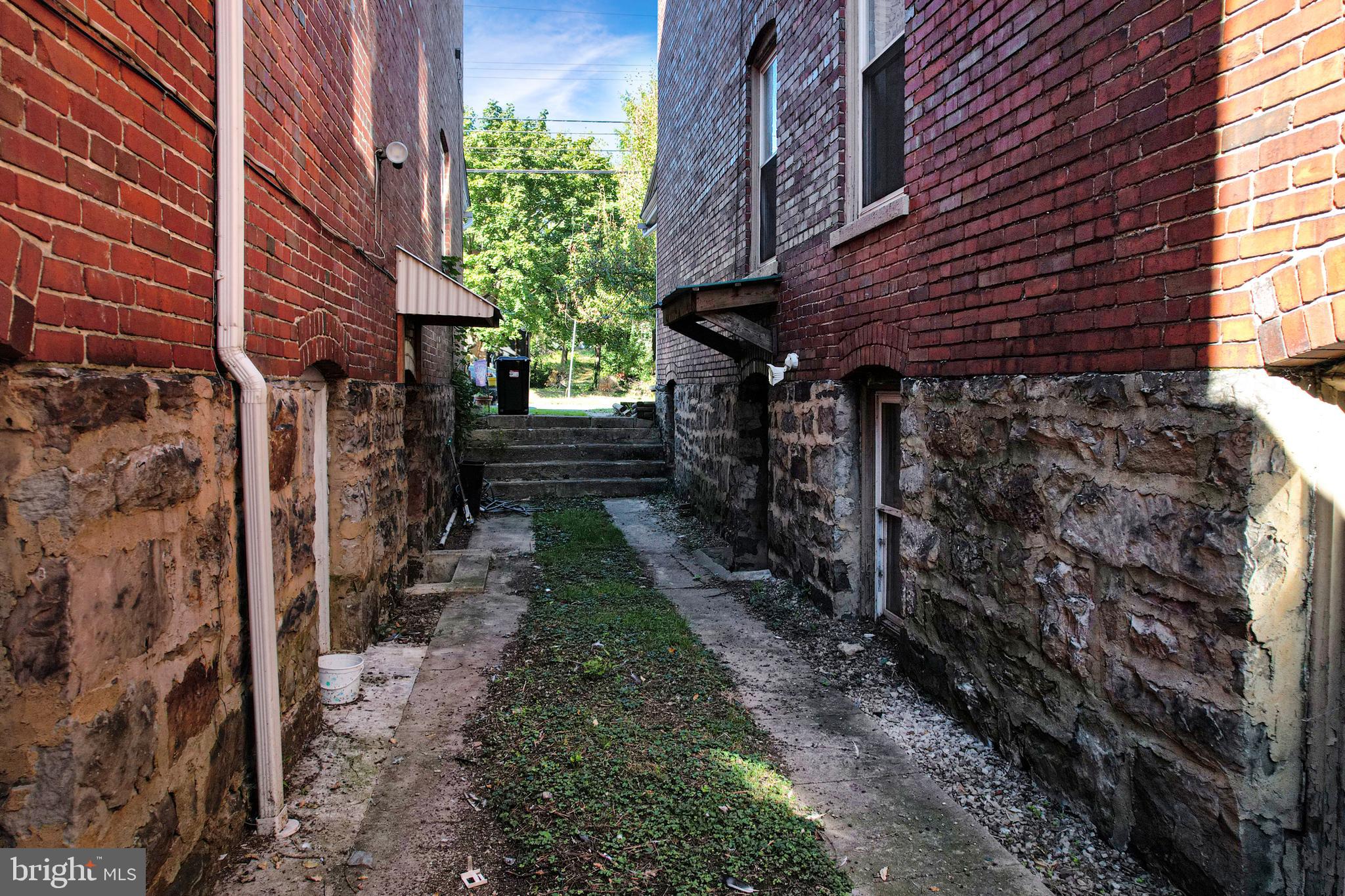 WEST SIDE - Residential