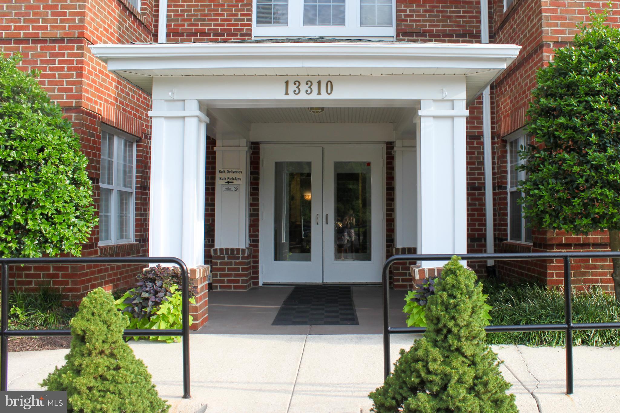 CAMERON GROVE CONDO 1> - Residential