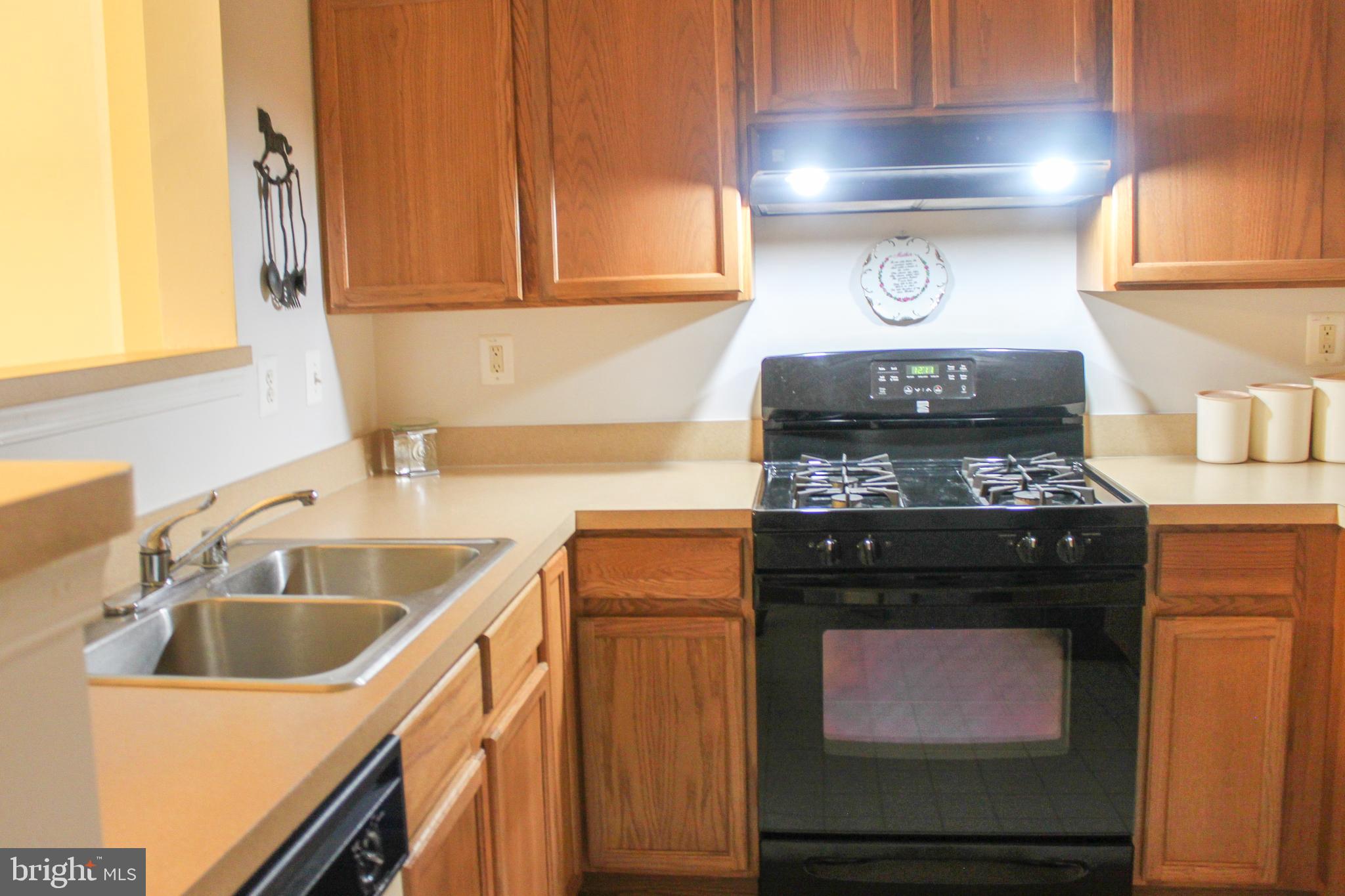 CAMERON GROVE CONDO 1> - Residential