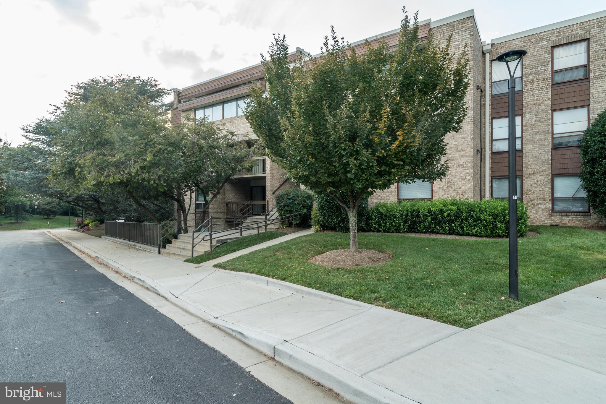NOTE: Unit #23 ON DOOR
Large light filled condo , 2nd floor, 3 bedroom 2 bathrooms, with a convenient location. This unit has wood floors, carpet, granite counters and is light filled, don't miss. Rental application online at Long and Foster, minimum credit score of 600.