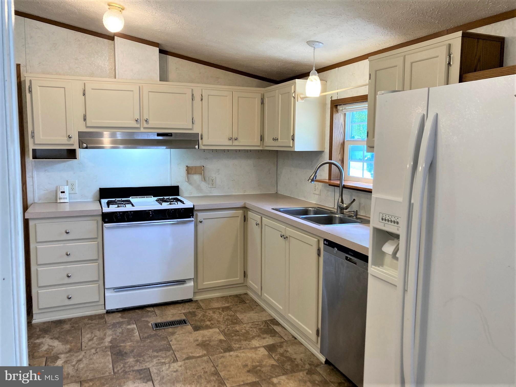 BOONES ESTATES - Residential