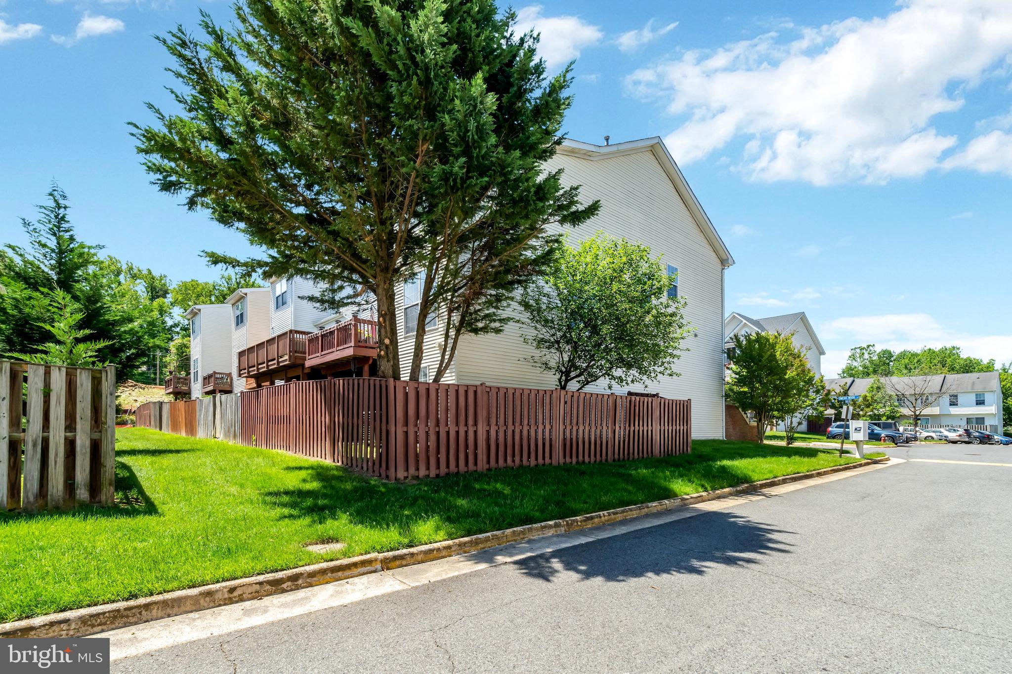 TOWNES AT FAIR LAKES GLEN - Residential Lease