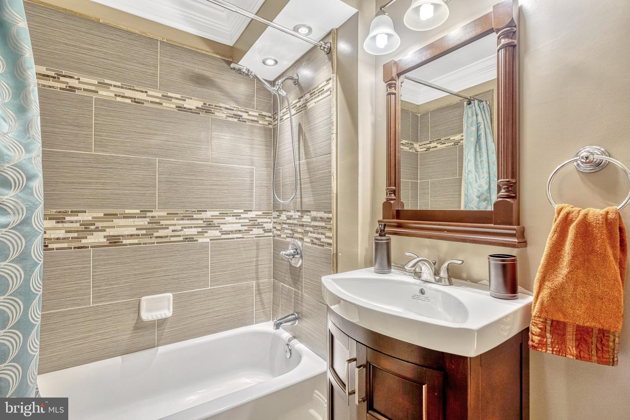 TOWNES AT FAIR LAKES GLEN - Residential Lease