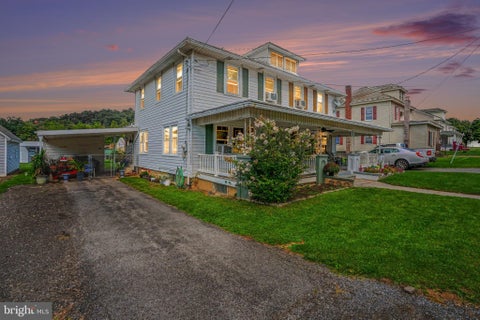 Townhouse For Sale - 321 E Main Street<br/> Juniata County, THOMPSONTOWN, PA 17094