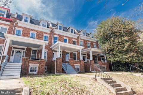 Townhouse For Sale - 319 E University Parkway<br/> BALTIMORE, MD 21218