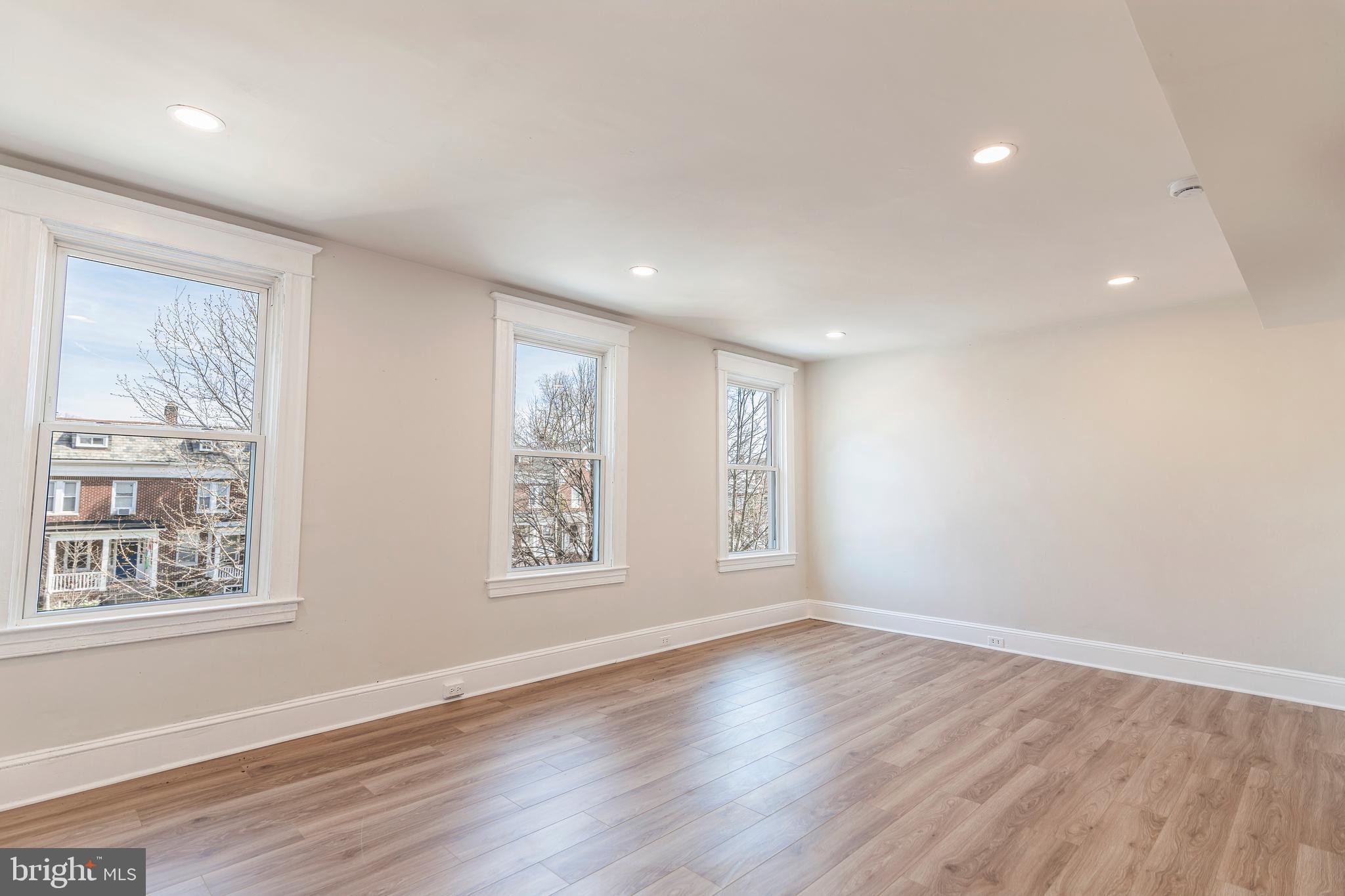 OAKENSHAWE - Residential