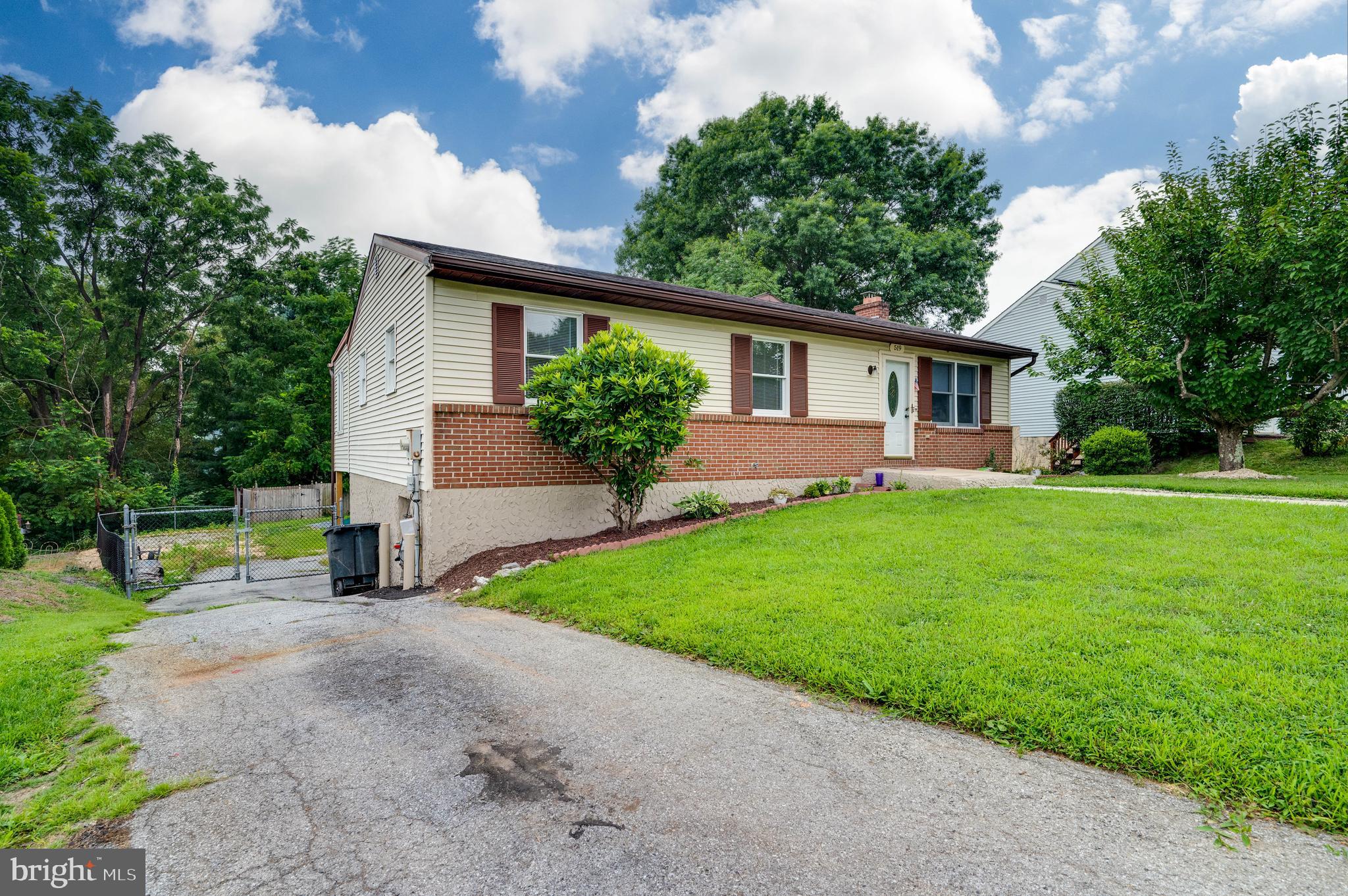 519 CREST CIRCLE