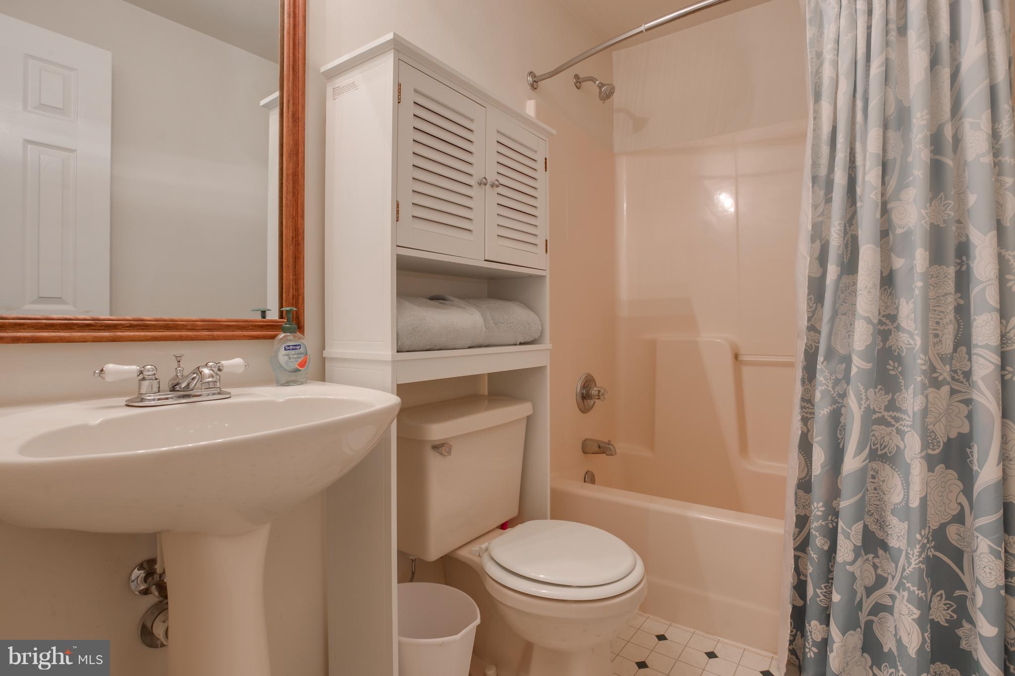 RIDGE POINTE - Residential