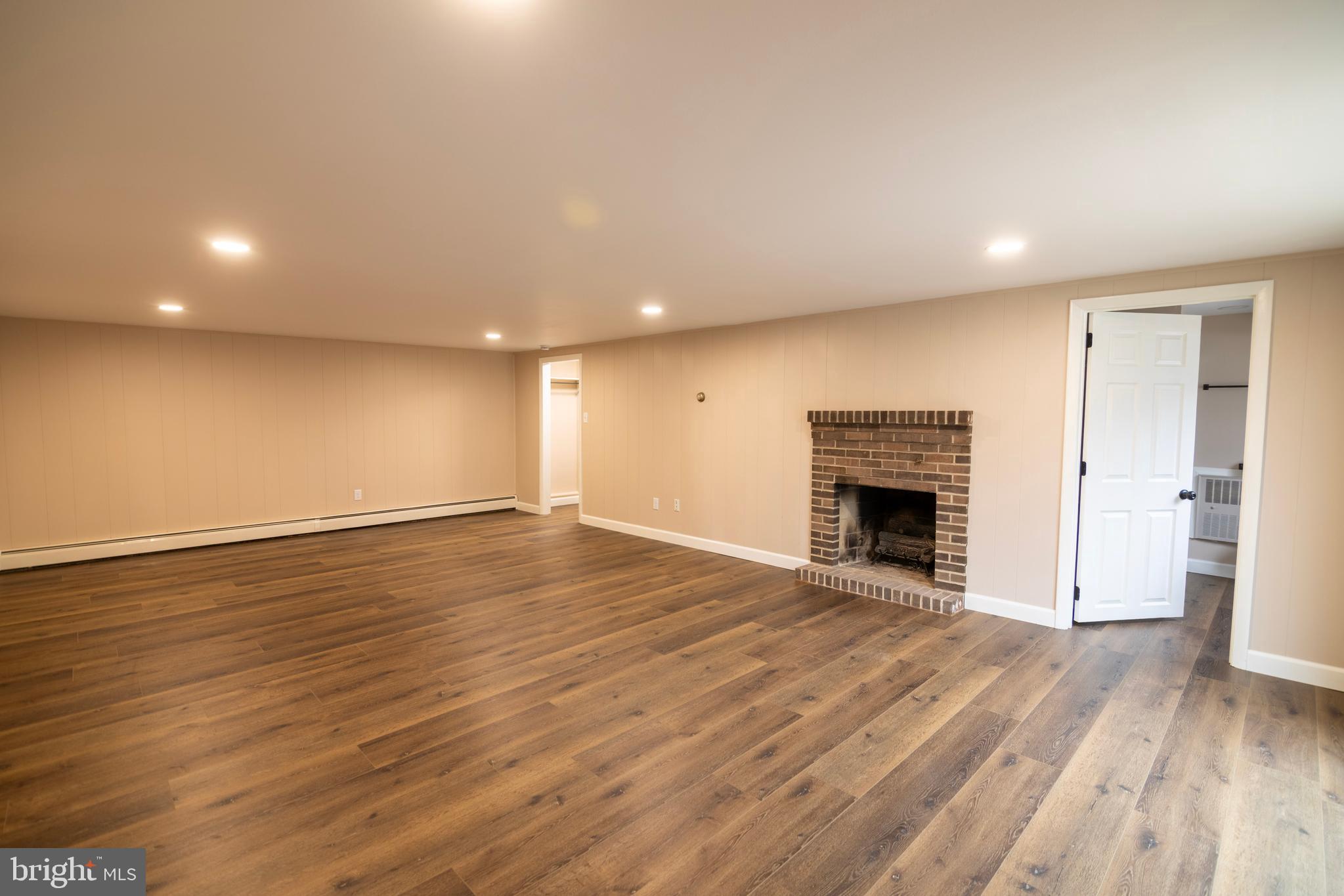 RED LION - Residential