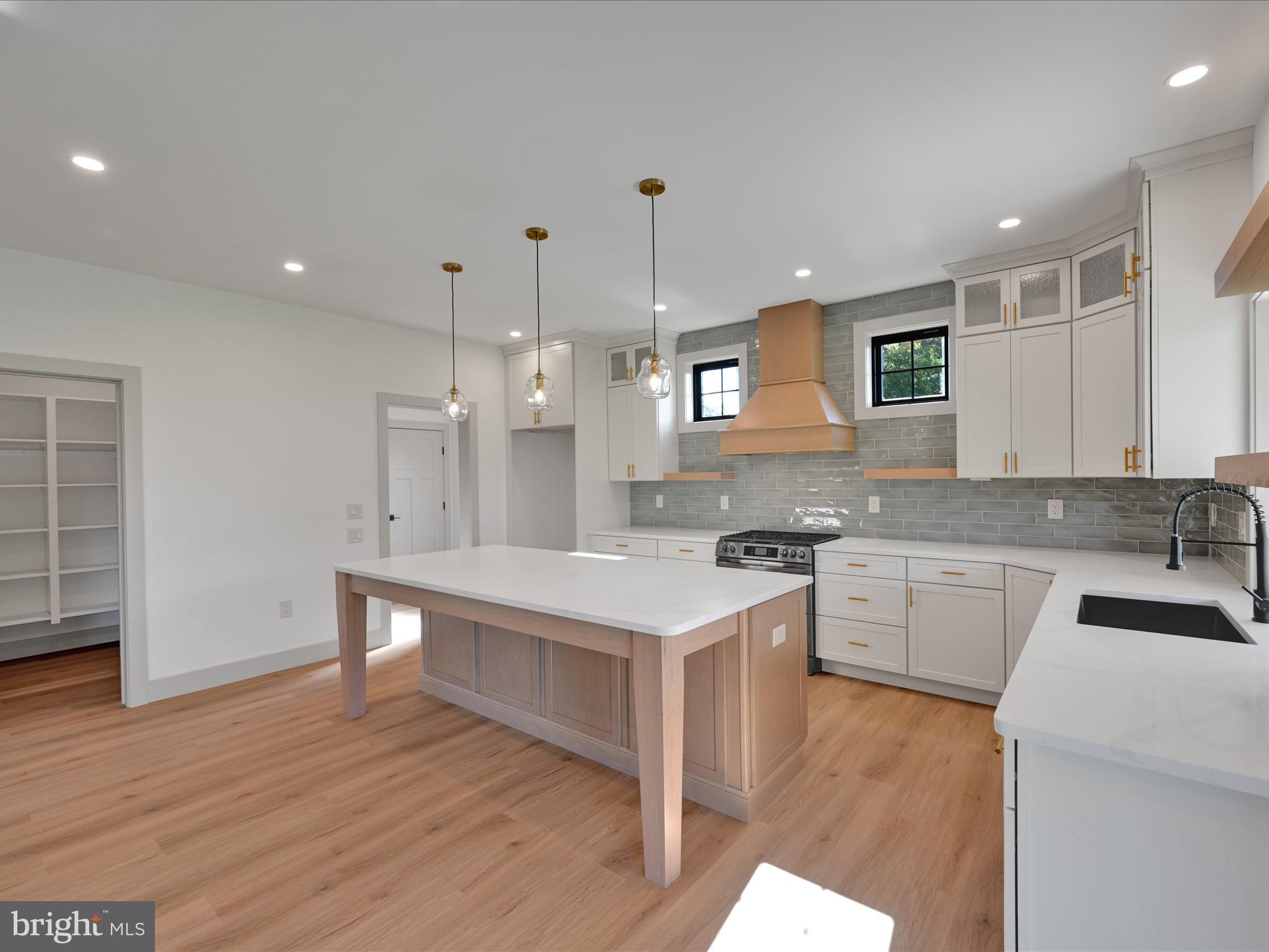 HAYDN MANOR - Residential