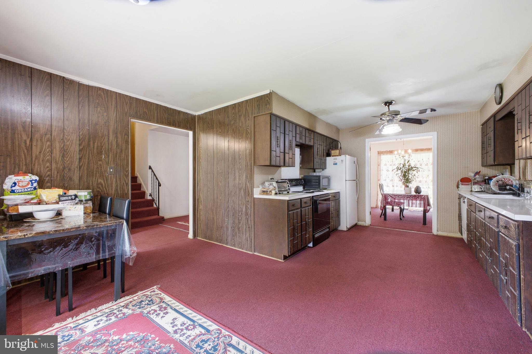 1558 MARY ELLEN COURT
