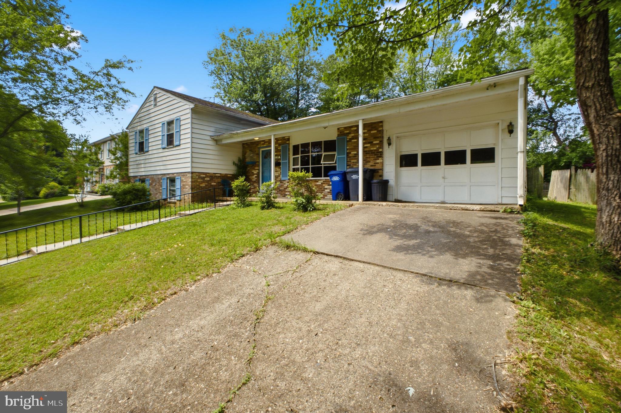 1558 MARY ELLEN COURT