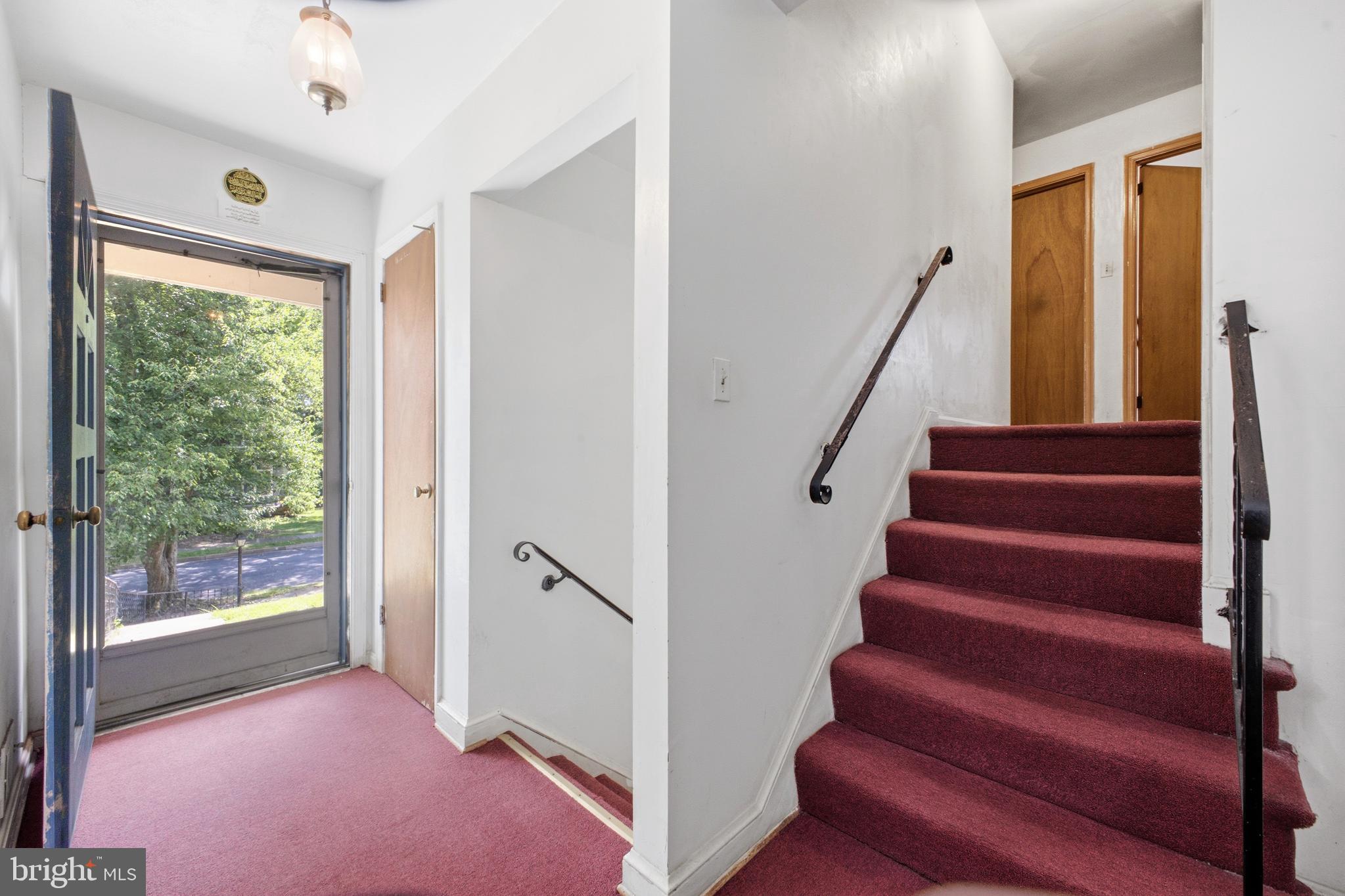 1558 MARY ELLEN COURT