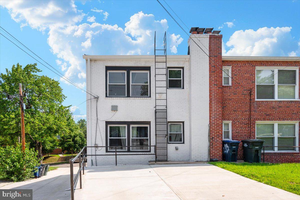 211 WEBSTER STREET NE