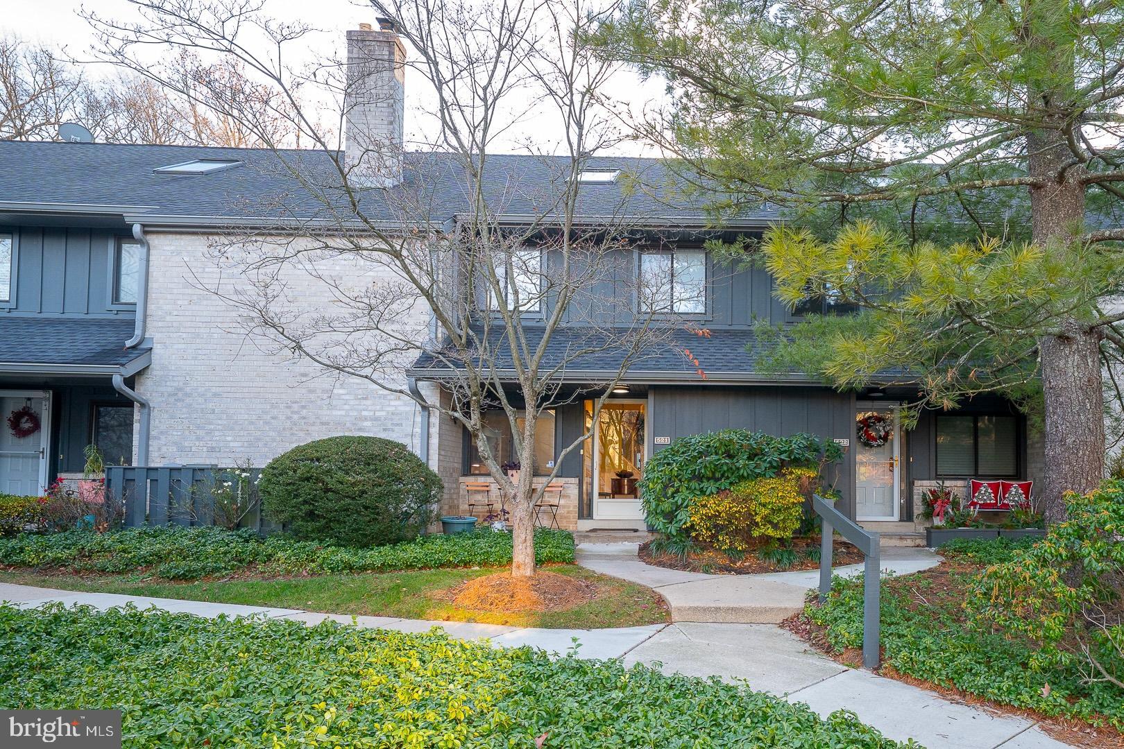 521 FOXWOOD LANE 521