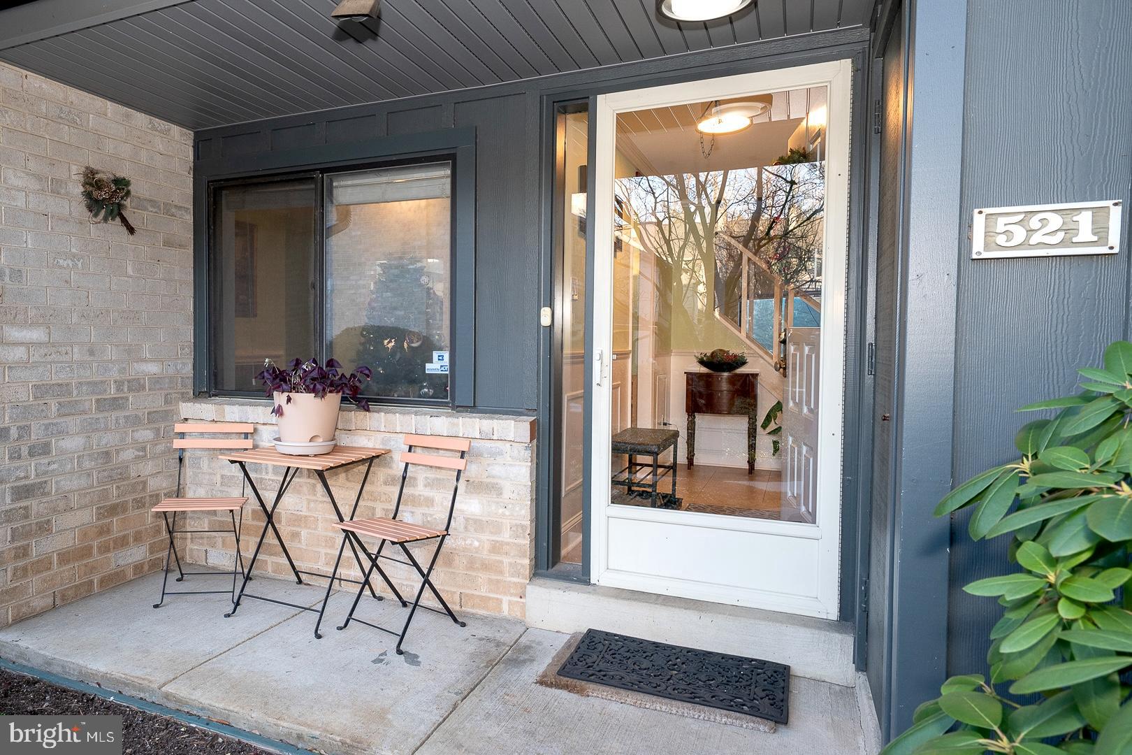 521 FOXWOOD LANE 521