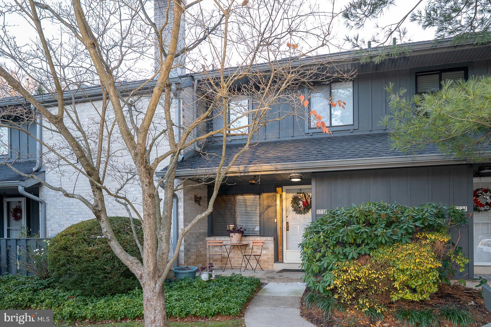 521 FOXWOOD LANE 521