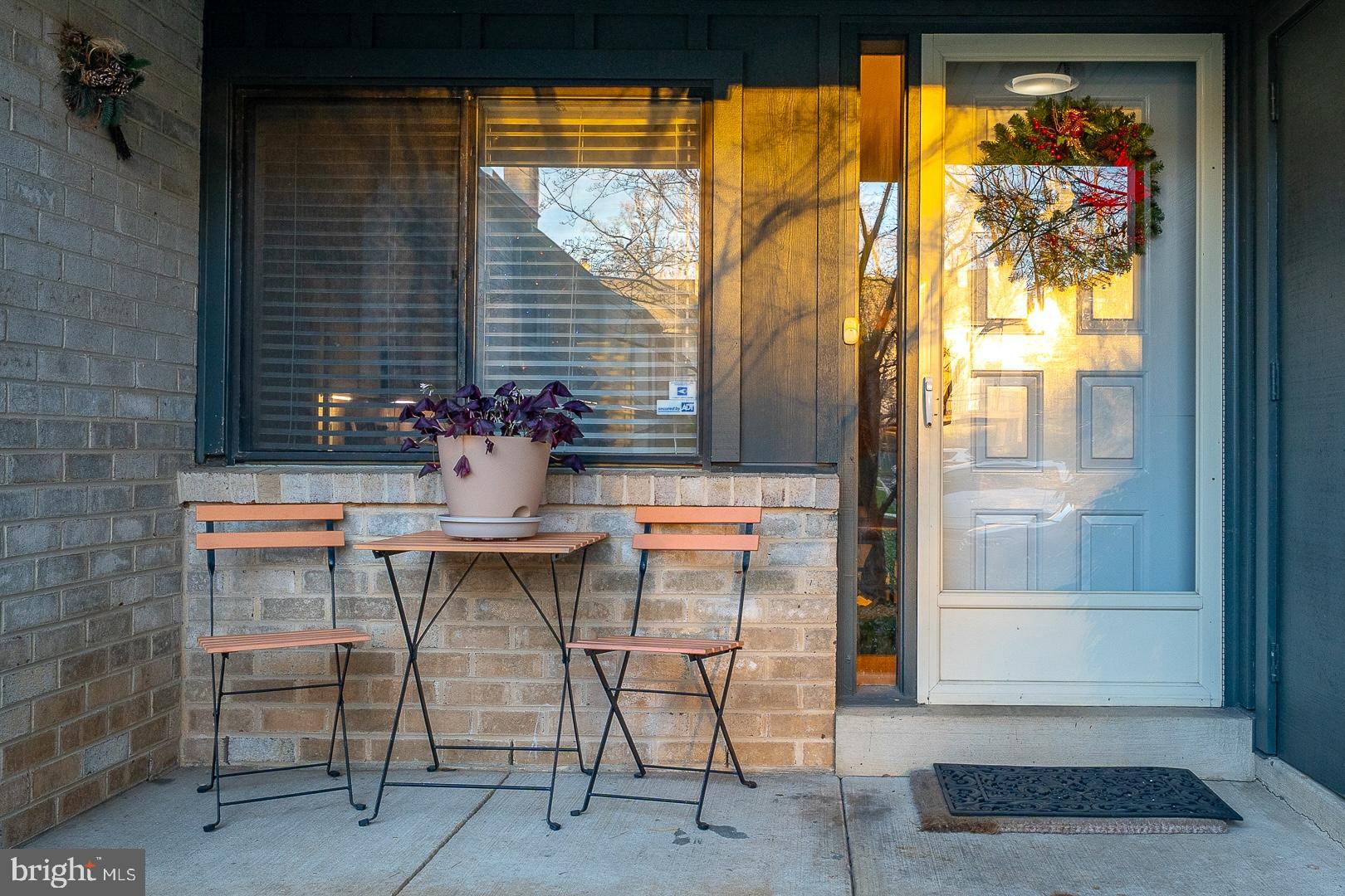 521 FOXWOOD LANE 521