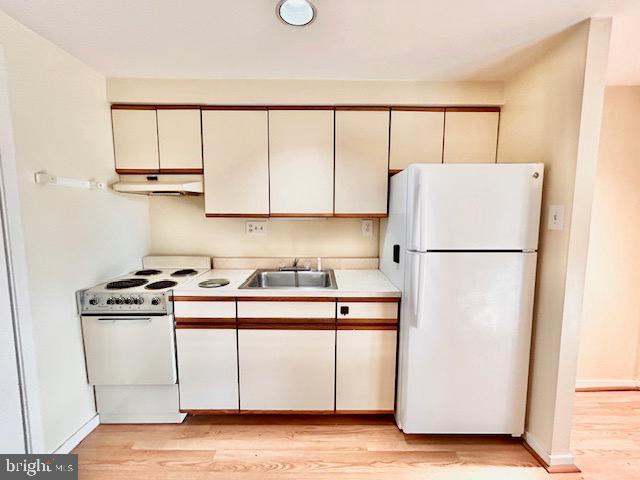 CHRISTOPHER COURT - Residential