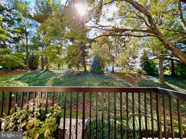 CHRISTOPHER COURT - Residential