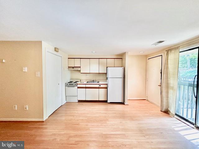 CHRISTOPHER COURT - Residential