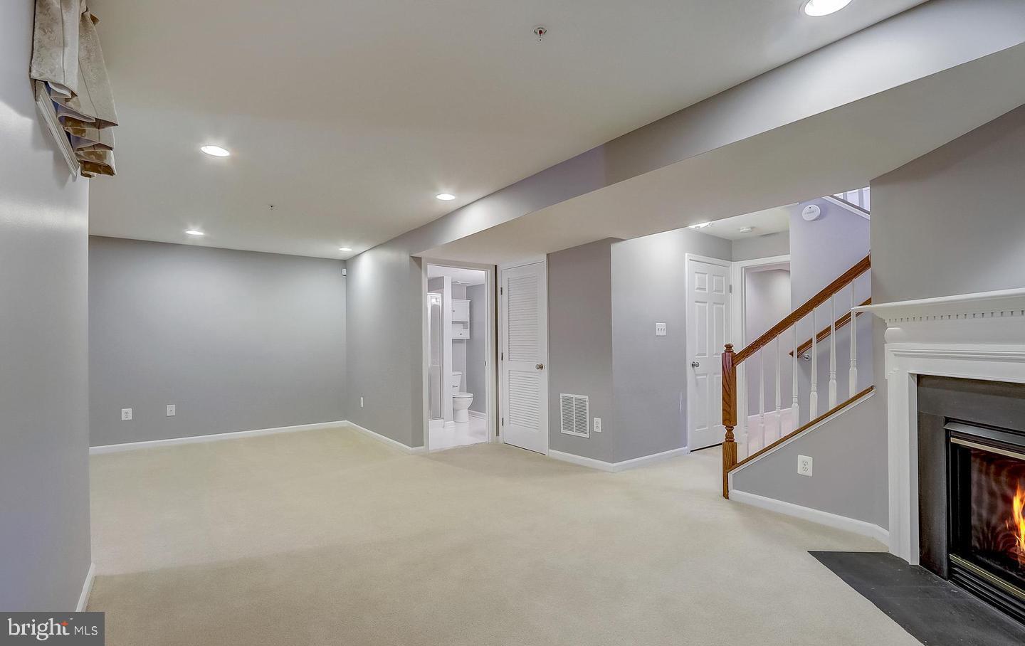 VILLAGES OF DORCHESTER - Residential Lease