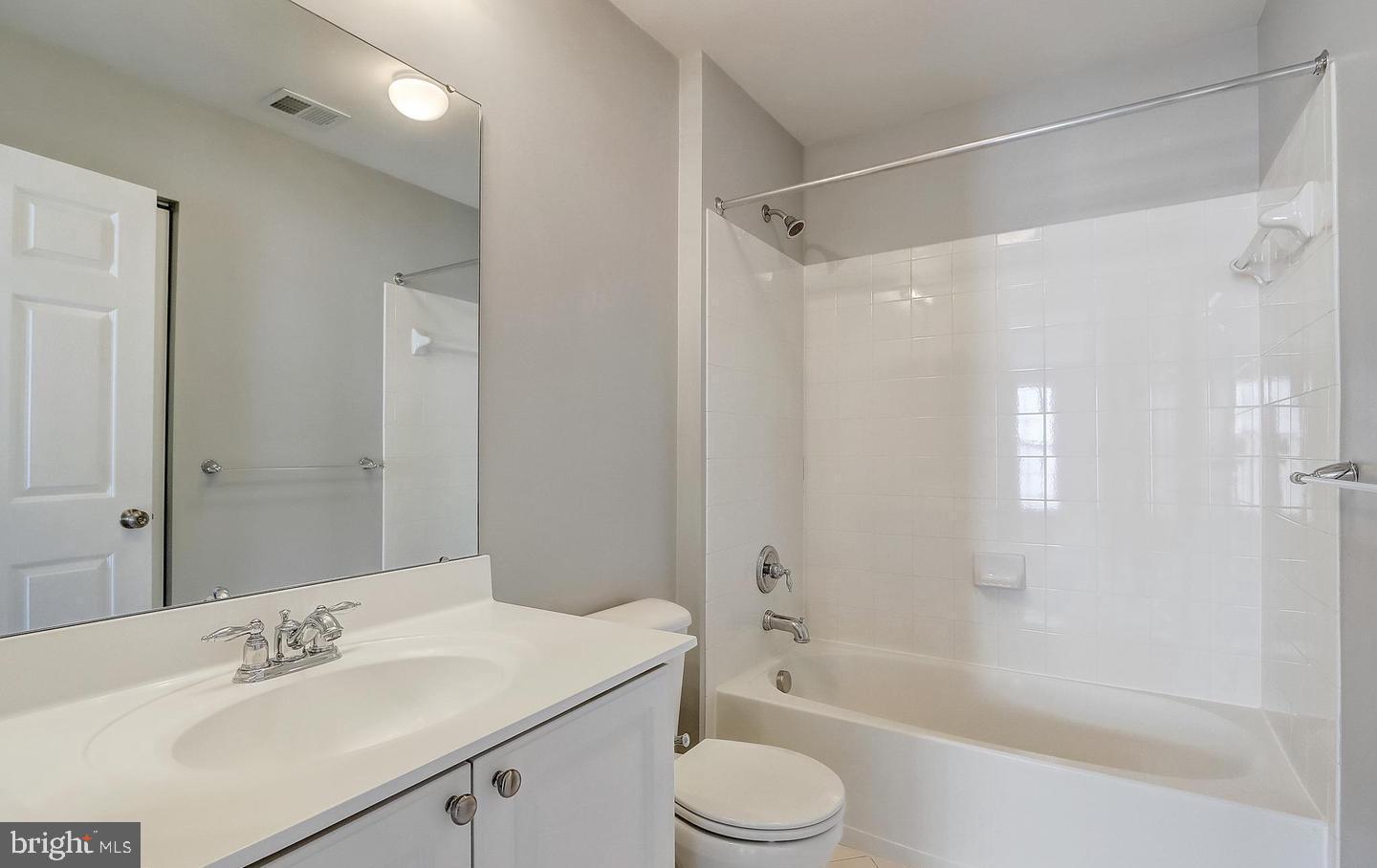 VILLAGES OF DORCHESTER - Residential Lease