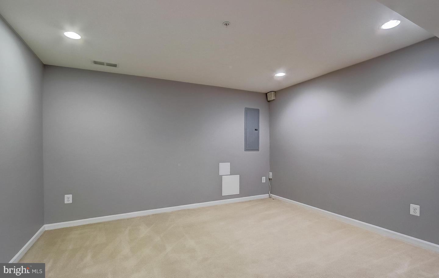 VILLAGES OF DORCHESTER - Residential Lease