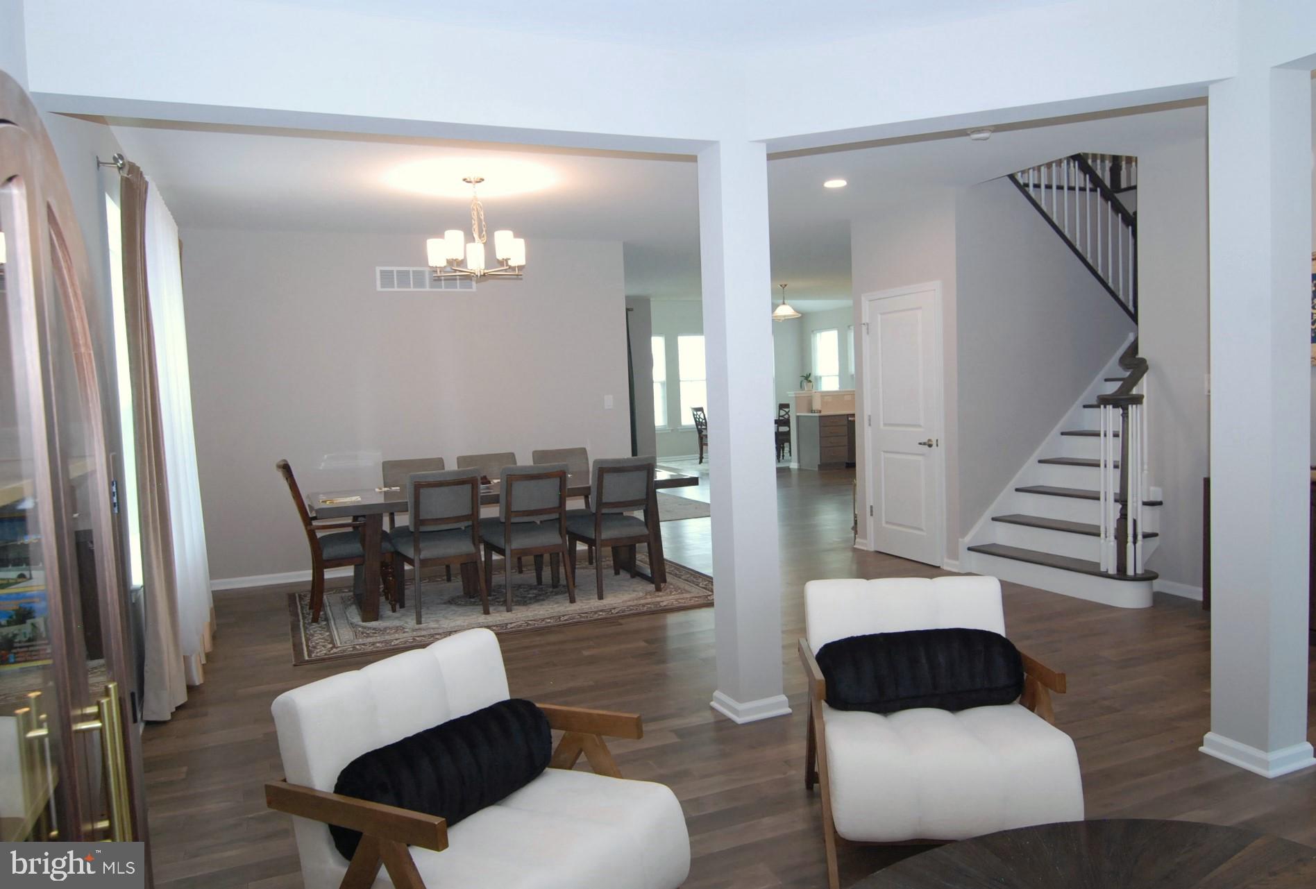 6 MAYFAIR COURT