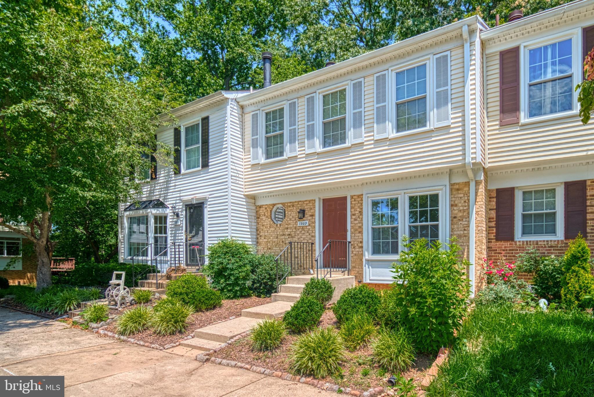 WOODLAND HILLS - Residential