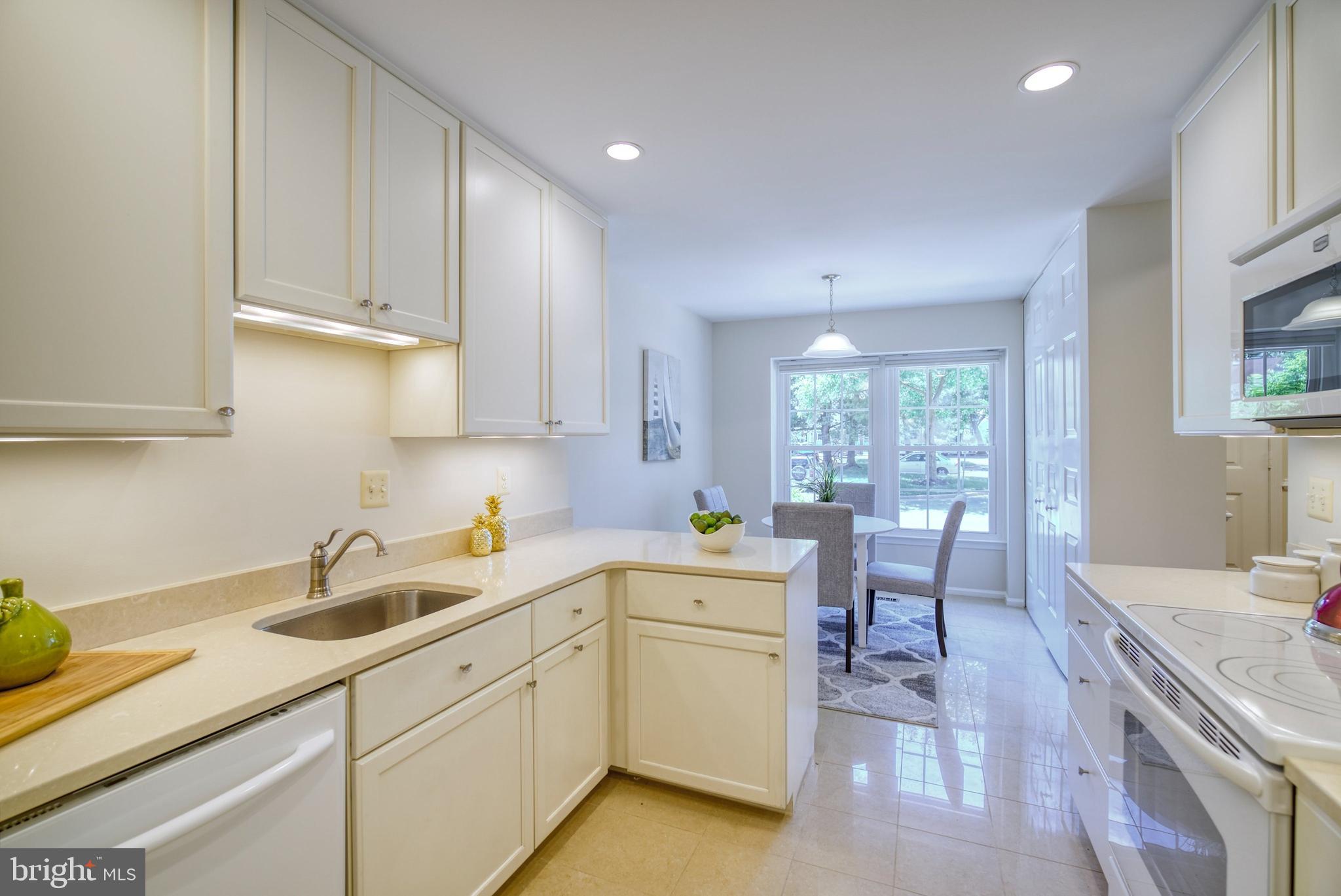 WOODLAND HILLS - Residential