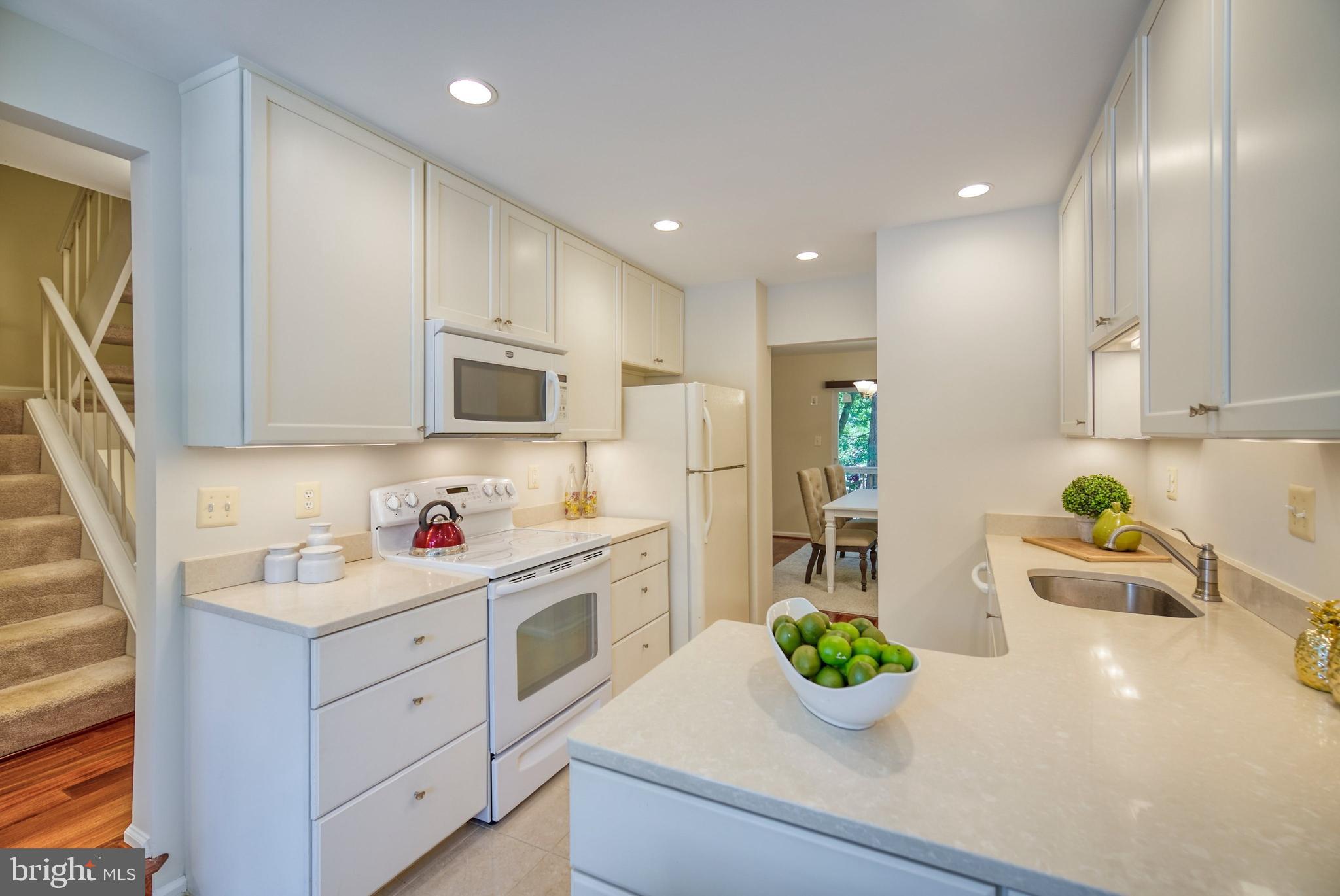 WOODLAND HILLS - Residential