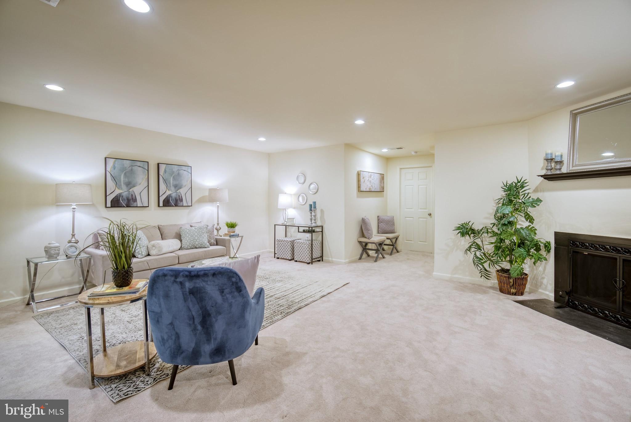 WOODLAND HILLS - Residential