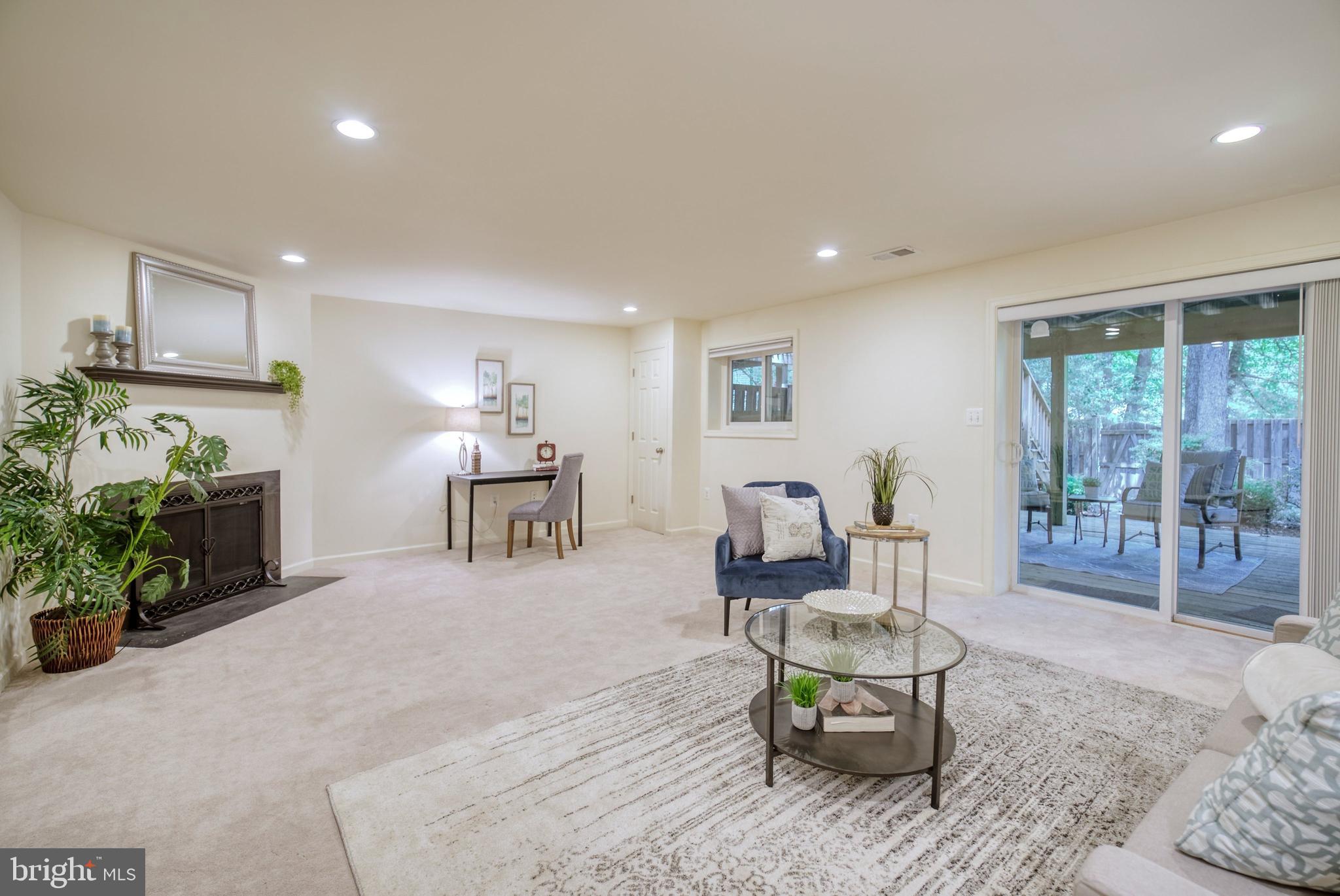 WOODLAND HILLS - Residential