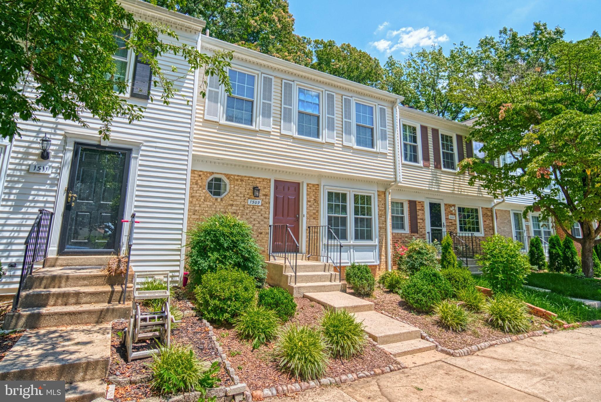 WOODLAND HILLS - Residential