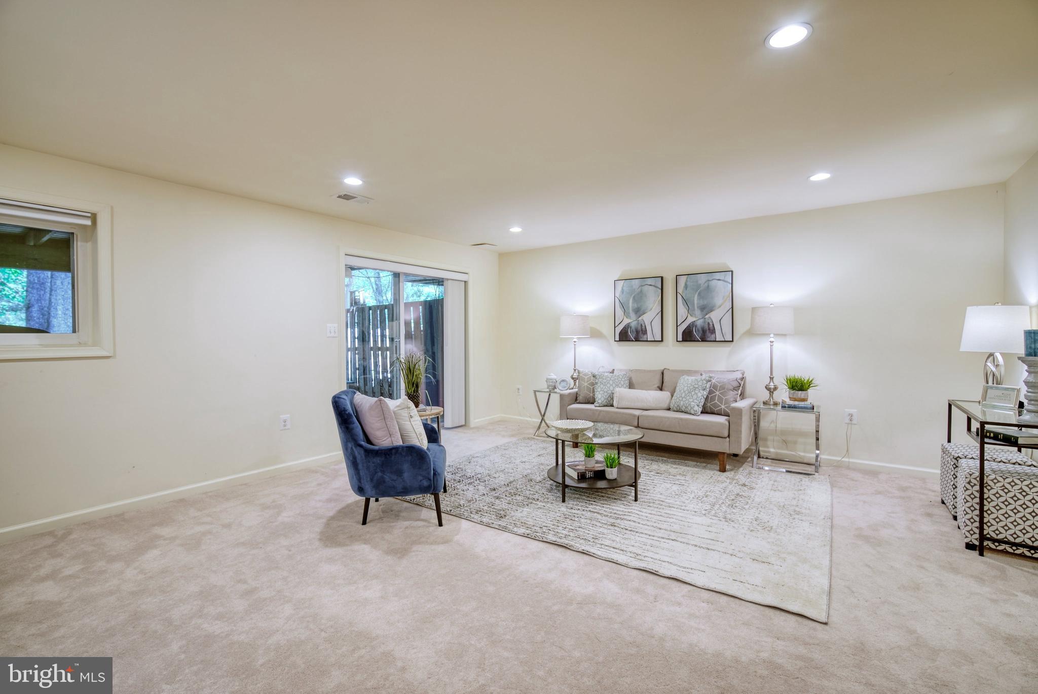 WOODLAND HILLS - Residential