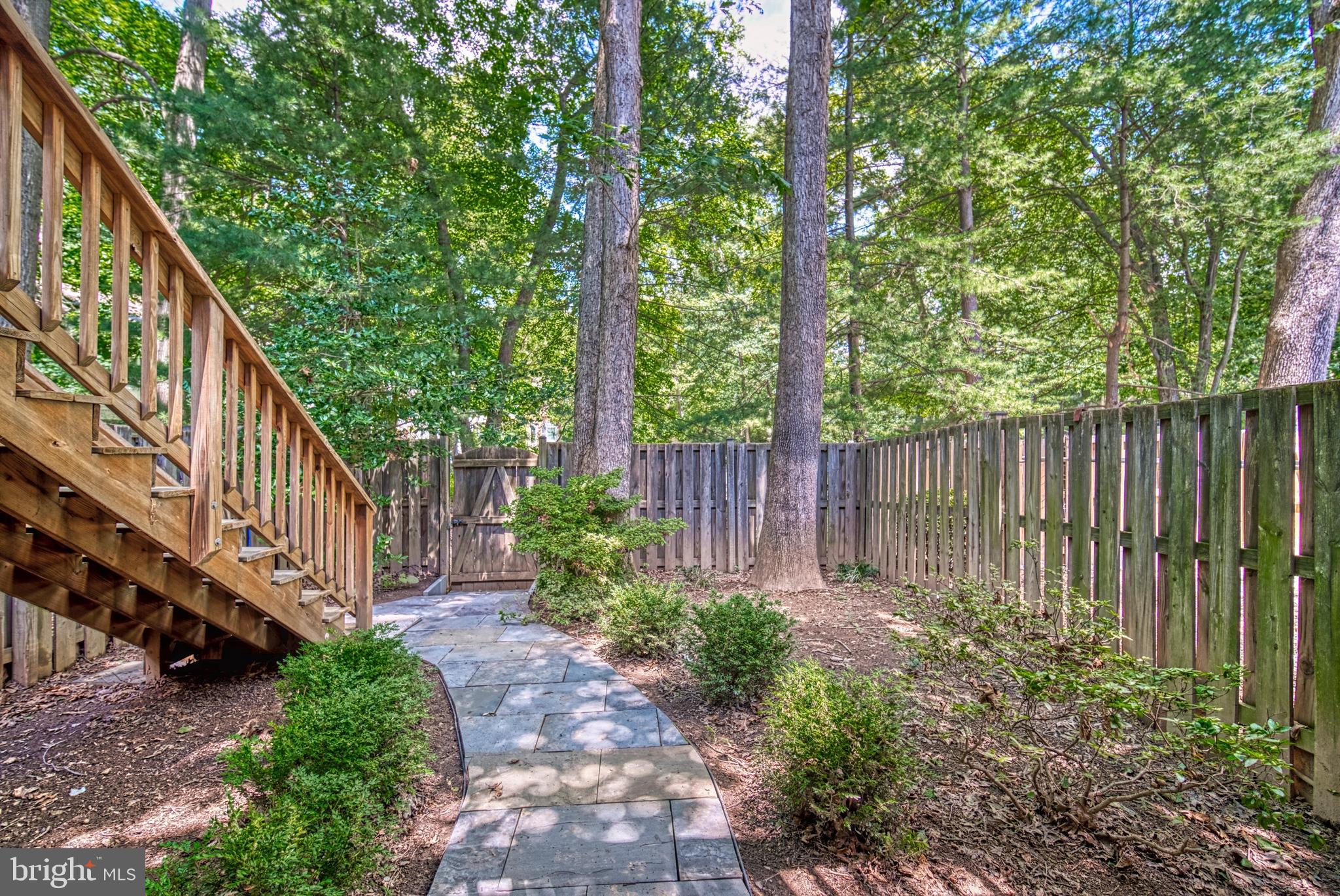 WOODLAND HILLS - Residential