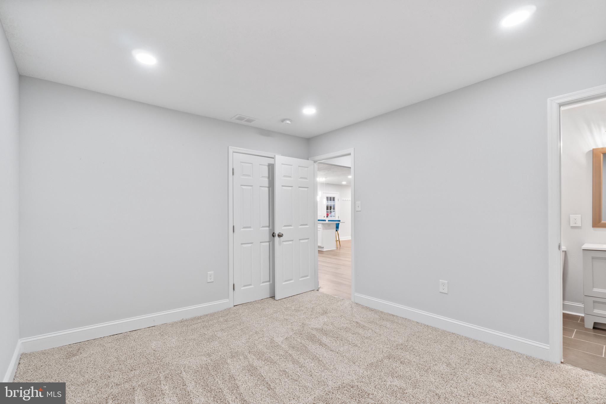 COUNTRY PLACE - Residential