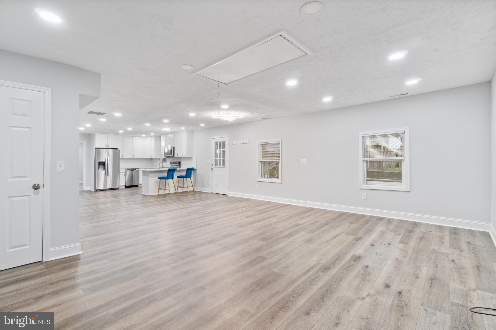 COUNTRY PLACE - Residential