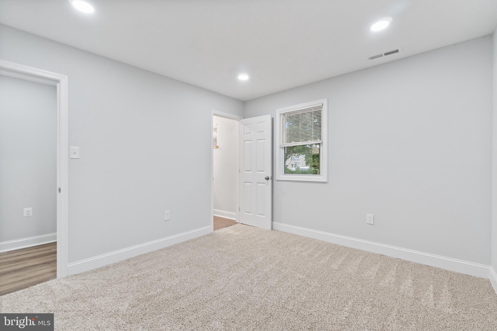 COUNTRY PLACE - Residential