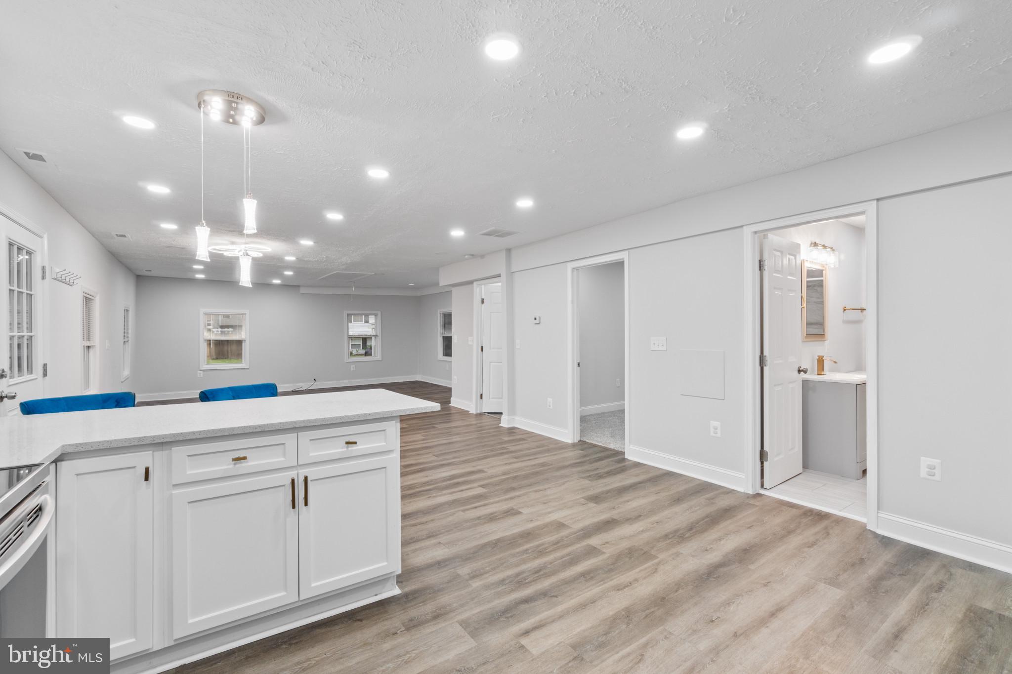 COUNTRY PLACE - Residential