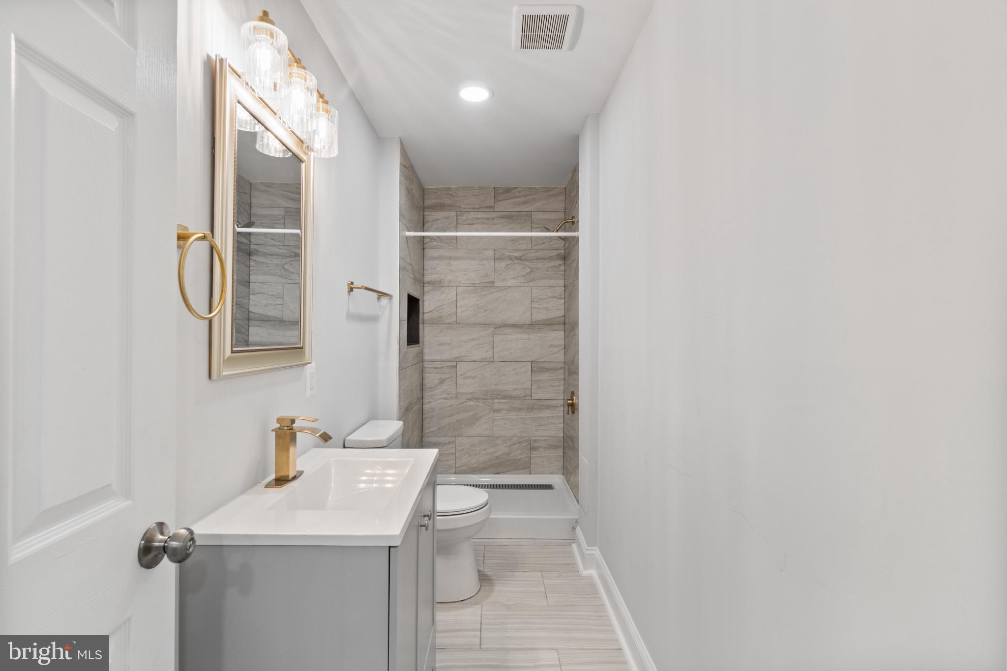 COUNTRY PLACE - Residential