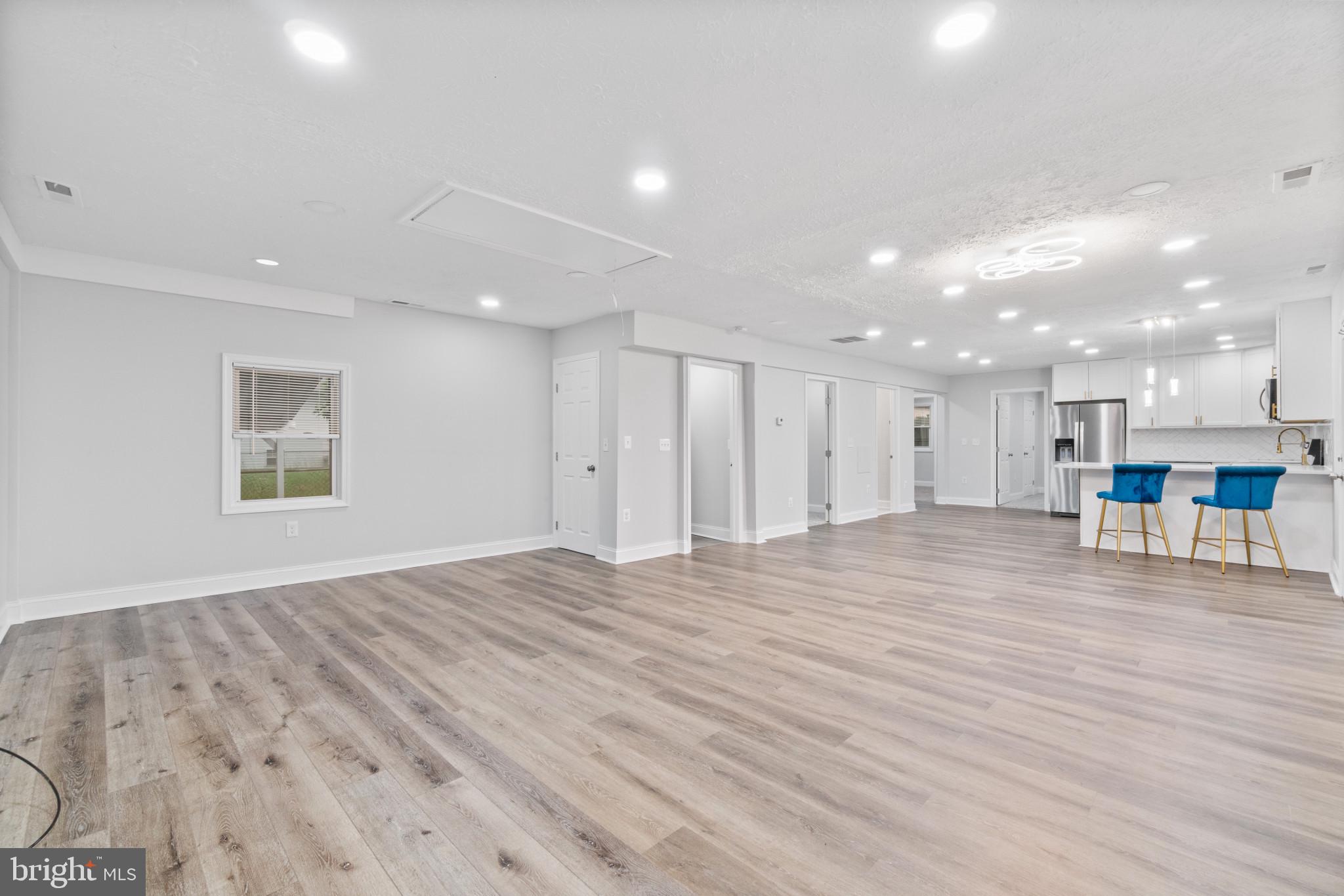 COUNTRY PLACE - Residential