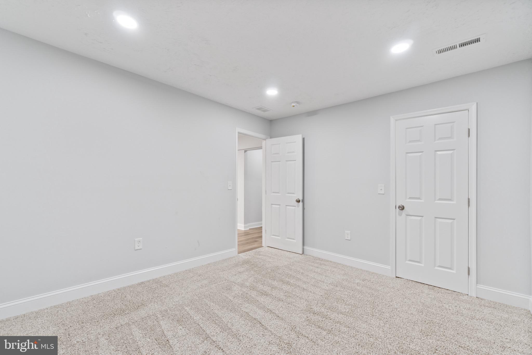 COUNTRY PLACE - Residential